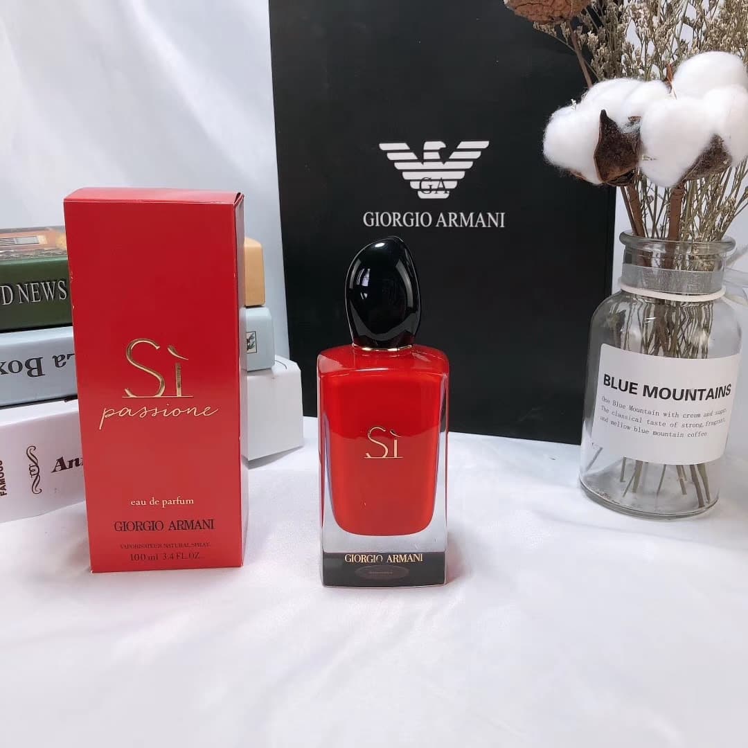 Armani Si Passione red love limited edition perfume 18 years new fragrance EDP concentrated perfume 100ml, top notes: pink pepper, pear, black currant Middle notes: rose, jasmine, celery base: vanilla, cedar Label: fruity/vanilla/rose/woody/soft spicy/sweet