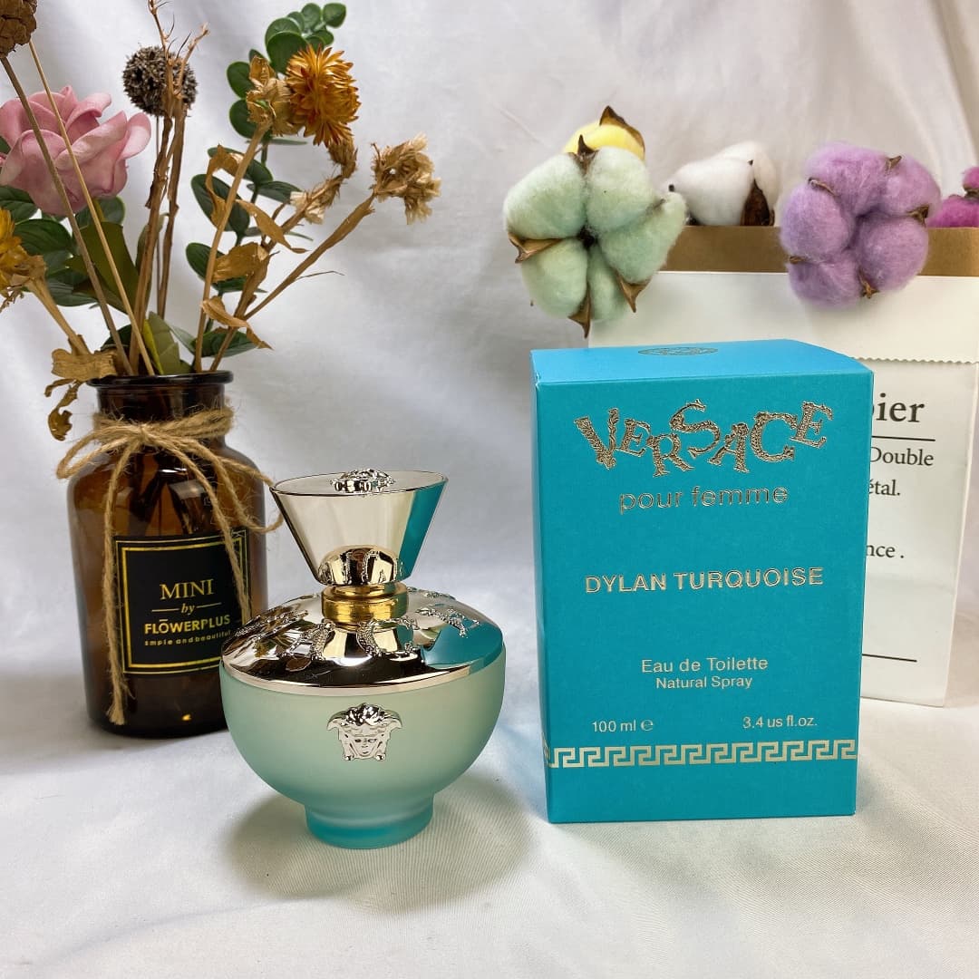 VERSACE DYLAN BLUE/Turquoise Eau de Toilette 100ml. Versace Pour Femme Dylan Turquoise is a floral fruity fragrance for women. This is a new fragrance. Versace Pour Femme Dylan Turquoise was launched in 2020. The nose behind this fragrance is Sophie Labbe