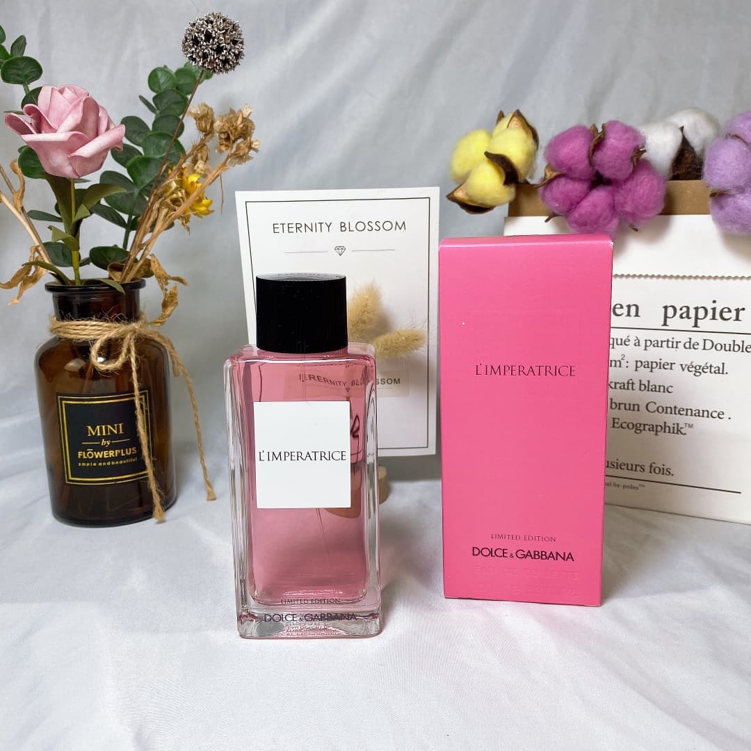 s Perfume, floral and fruity scent, with a very layered fragrance. Highly recommended for girls who are tired of the ubiquitous common perfumes. DG Dolce