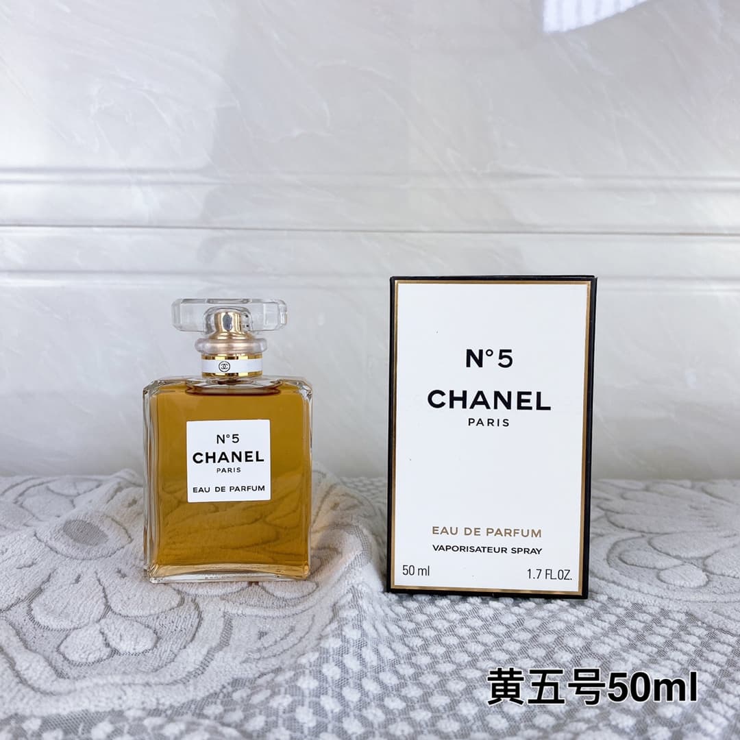 100ml 50ml are all💰💰 Chanel No.5 Chanel Yellow No. 5 women's perfume low-key luxury fragrance 50 ml Top notes: neroli, ethanol, yellow orchid, bergamot Middle notes: Mysore sandalwood, bourbon vetiver, rose, magic, lily of the valley Base notes: Grasse jasmine, May rose, vetiver, musk, sandalwood, oak moss, patchouli