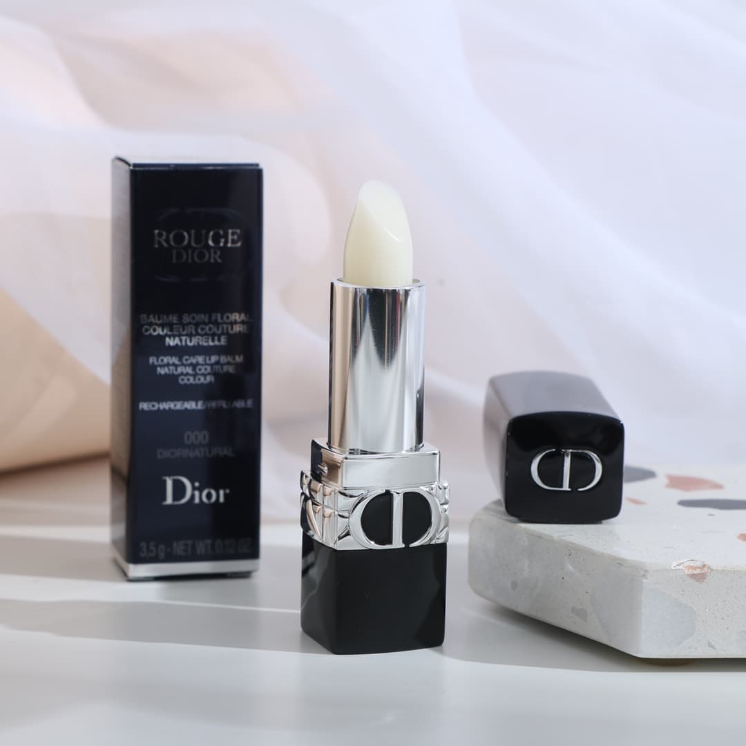 Dior Rouge Dior Lip Balm 000, a new floral lip balm from Dior, boasts a natural color and provides continuous hydration. Its floral extracts gently care for lips, and the versatile transparent shade can be used alone as a lip balm or as a base for lipstick