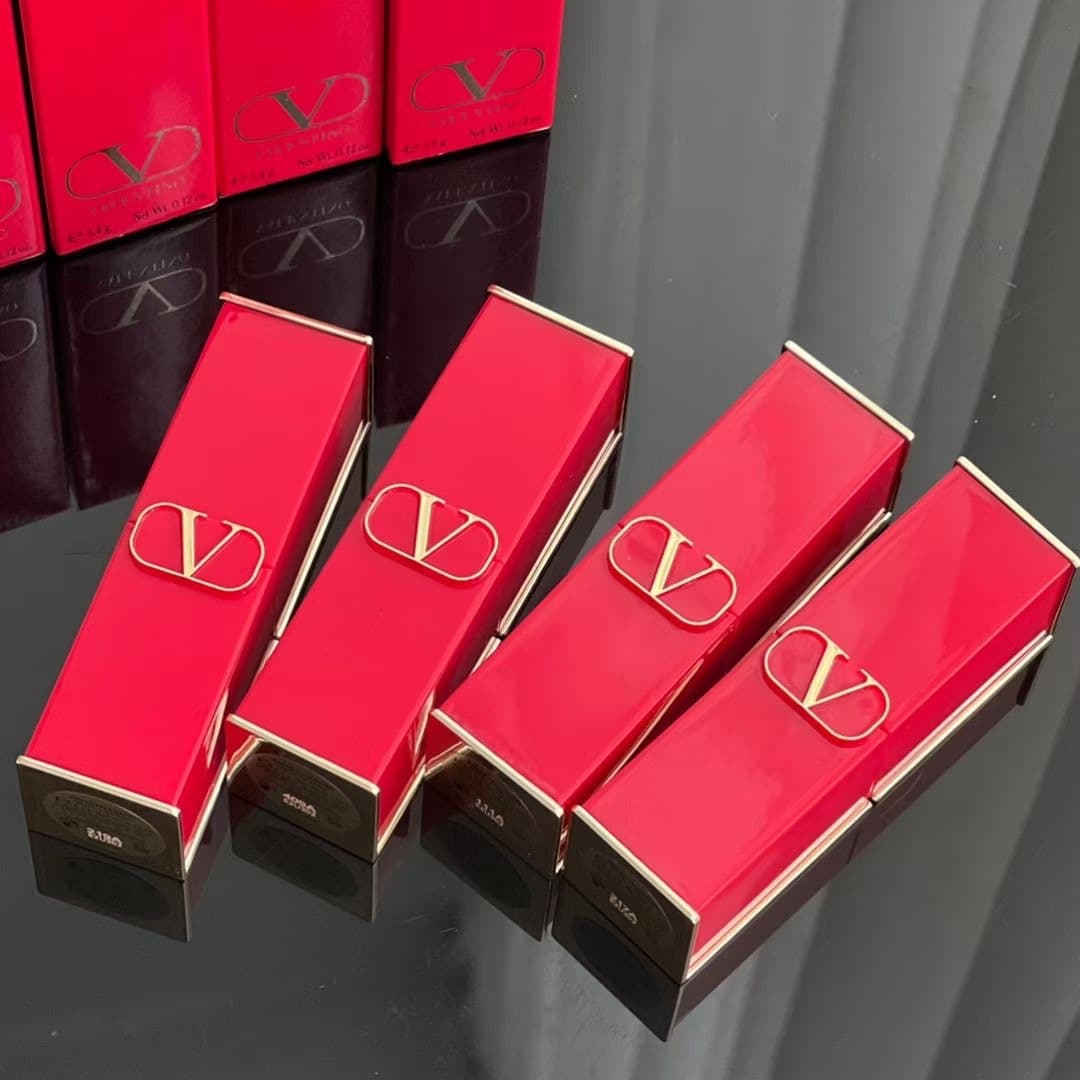 LVET: A warm chestnut red-brown taffeta that's stunning from the first swipe! A dreamy, languid chestnut red-brown. 🌸#219A STAR STUDDED: A rich, vibrant sunset reminiscent of the Vatican City. 🌸#217A ETHEREAL REDSTAIN: A French vintage rose red reminiscent of the Opera House at dawn. Brightens the complexion and adds a touch of life. 🌸#409A COPPER COUTURE: A gentle and elegant cinnamon tea color reminiscent of georgette in the afternoon. Perfect for a relaxing summer afternoon stroll