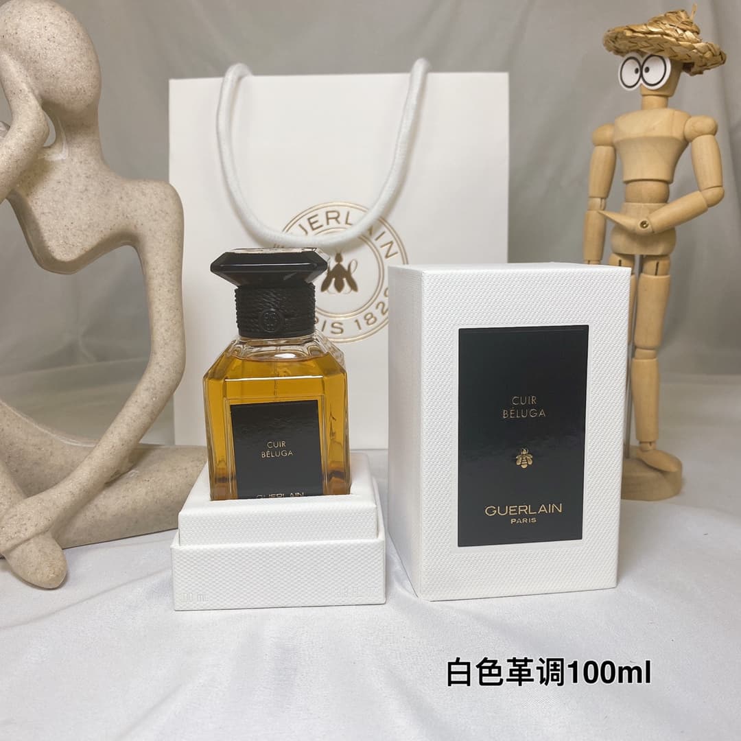 Guerlain Art Salon Collection 100ml White Leather Fragrance Notes: Leather Top Notes: Aldehydes Mandarin Middle Notes: Patchouli, Immortal Flowers Base Notes: Vanilla, Amber, Suede, Heliotrope Gender: Unisex