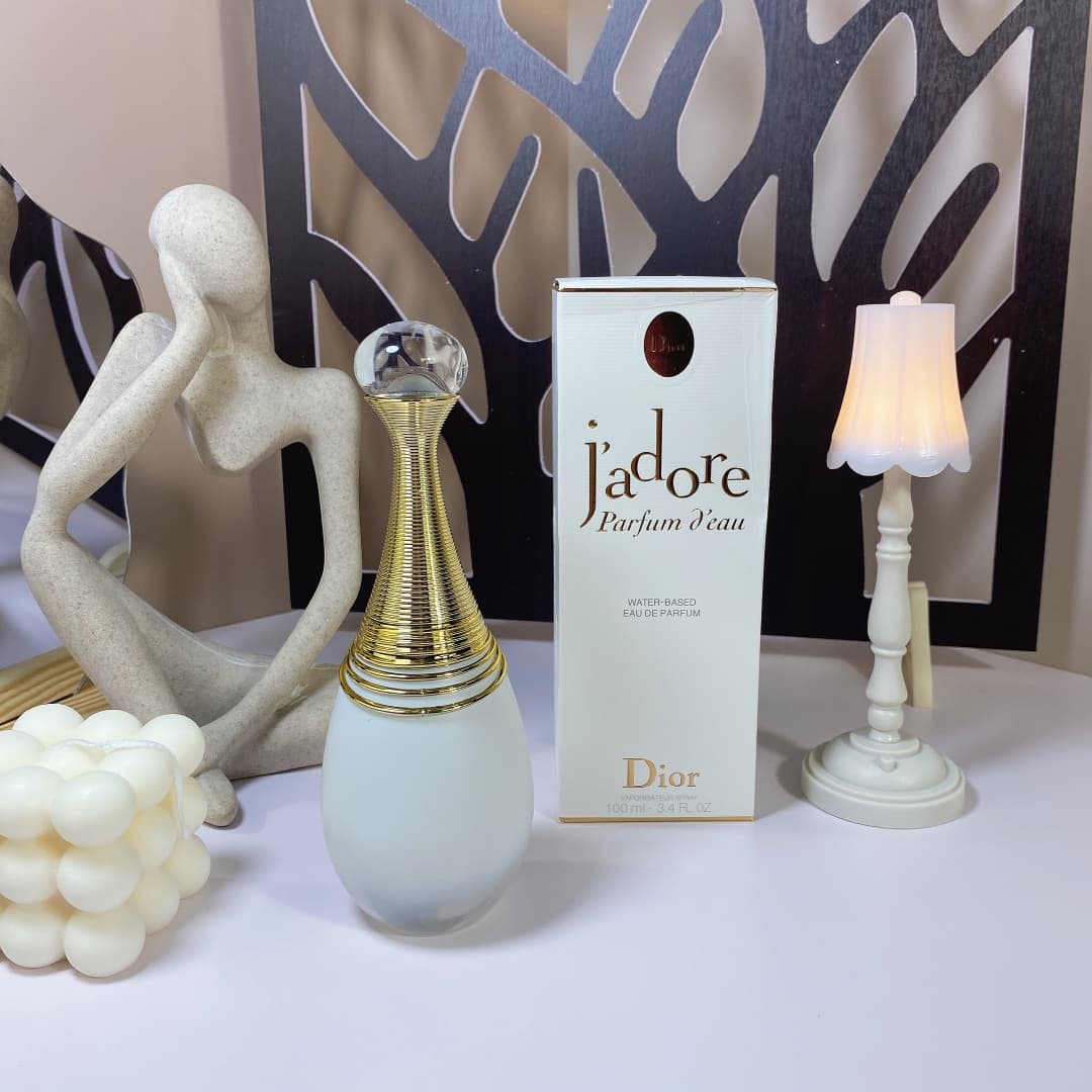 Dior's new J'adore Eau de Parfum, Alcohol-Free 100ml. A floral fragrance featuring jasmine sambac with a warm, sunny feel, it meets the silky aroma of magnolia citronella and is accompanied by a fresh, sparkling orange blossom hydrosol. This pure and vibrant fragrance is a heartfelt tribute to J'adore