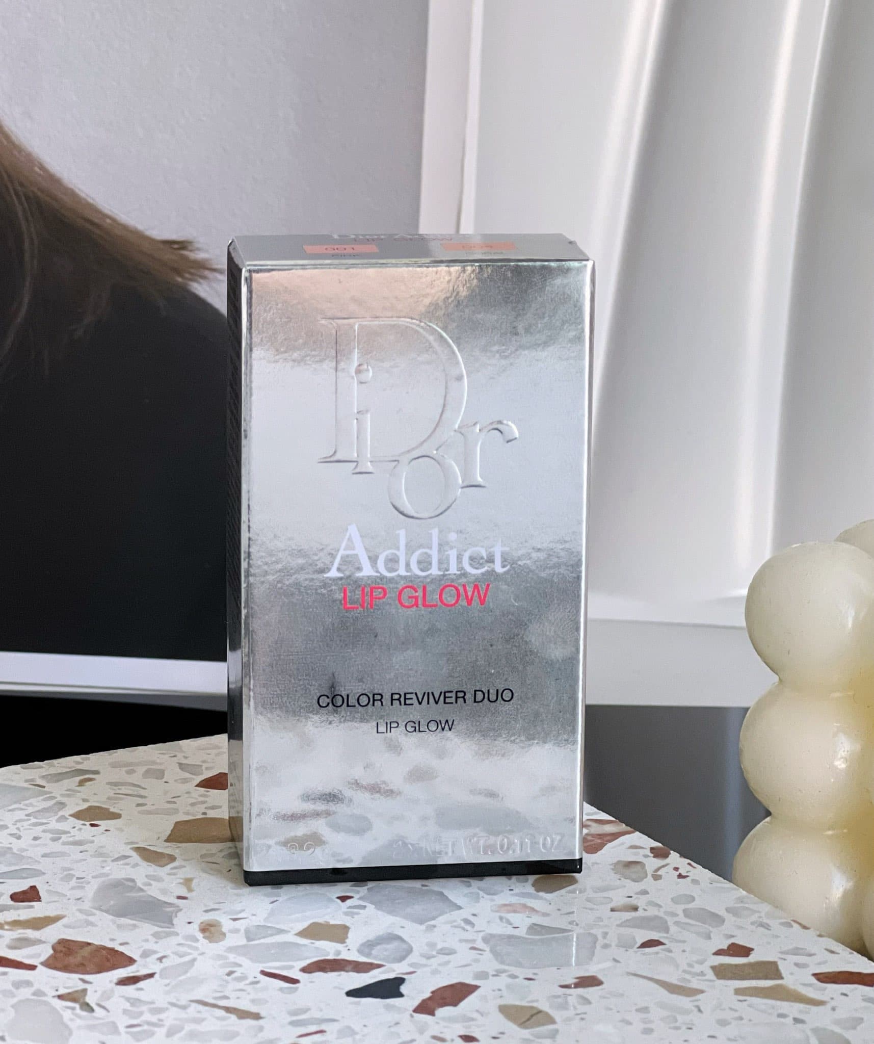 Dior Addict Lip Glow 001 + 004 two-piece set is a winter favorite! This Dior lip balm comes in two shades: 001 (pink) and 004 (orange). It can be used as a nude lipstick or as a base to enhance hydration. The color changes according to body temperature, improving lip color and reducing lip lines!