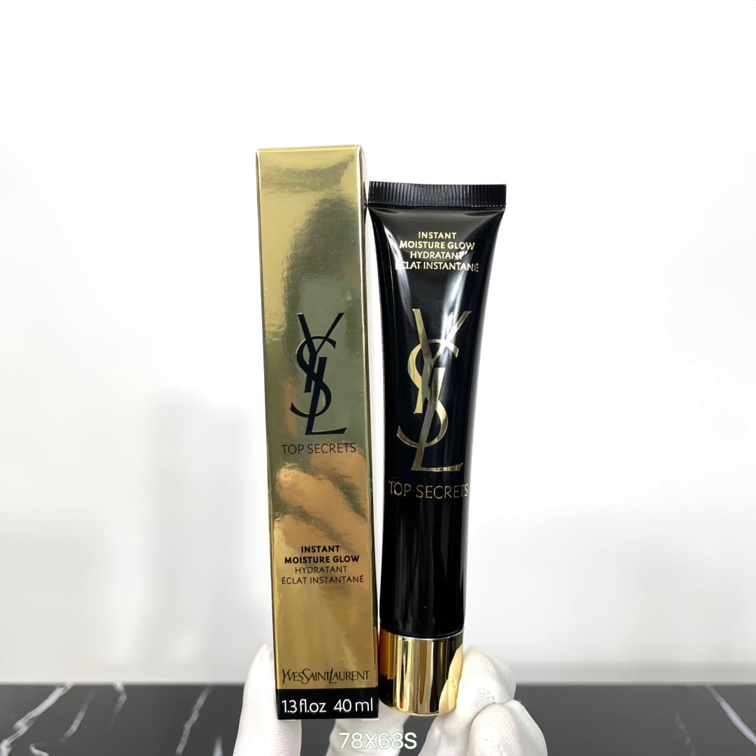 . the arrival! ️ysl Black Silk Satin Makeup Primer 40ml Yves Saint Laurent Makeup Primer 40ml with plastic seal, three pieces per plastic seal ❗️ It can instantly smooth the skin, create silky and delicate skin, and at the same time enhance the makeup effect, hydrating the skin for 72 hours. The moisturizing and active complex in the ingredients can exert a super active moisturizing effect, while the smoothing powder can naturally fit the skin texture, making the skin as smooth as silk. Use it with the feather foundation to make you cry.