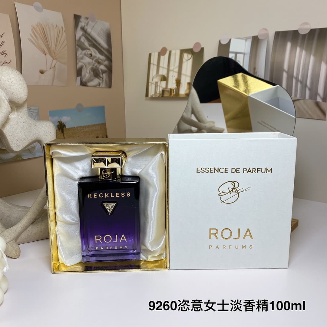 Roja Dove Reckless Pour Femme Essence De Parfum 9260 100ml Gender: Women's Fragrance Fragrance Family: Floral Top Notes: Mandarin Orange Bergamot Middle Notes: Orange Blossom Jasmine Rose Geranium Base Notes: Vanilla Musk Cinnamon Benzoin Sandalwood Pink Pepper Benzoin Coriander