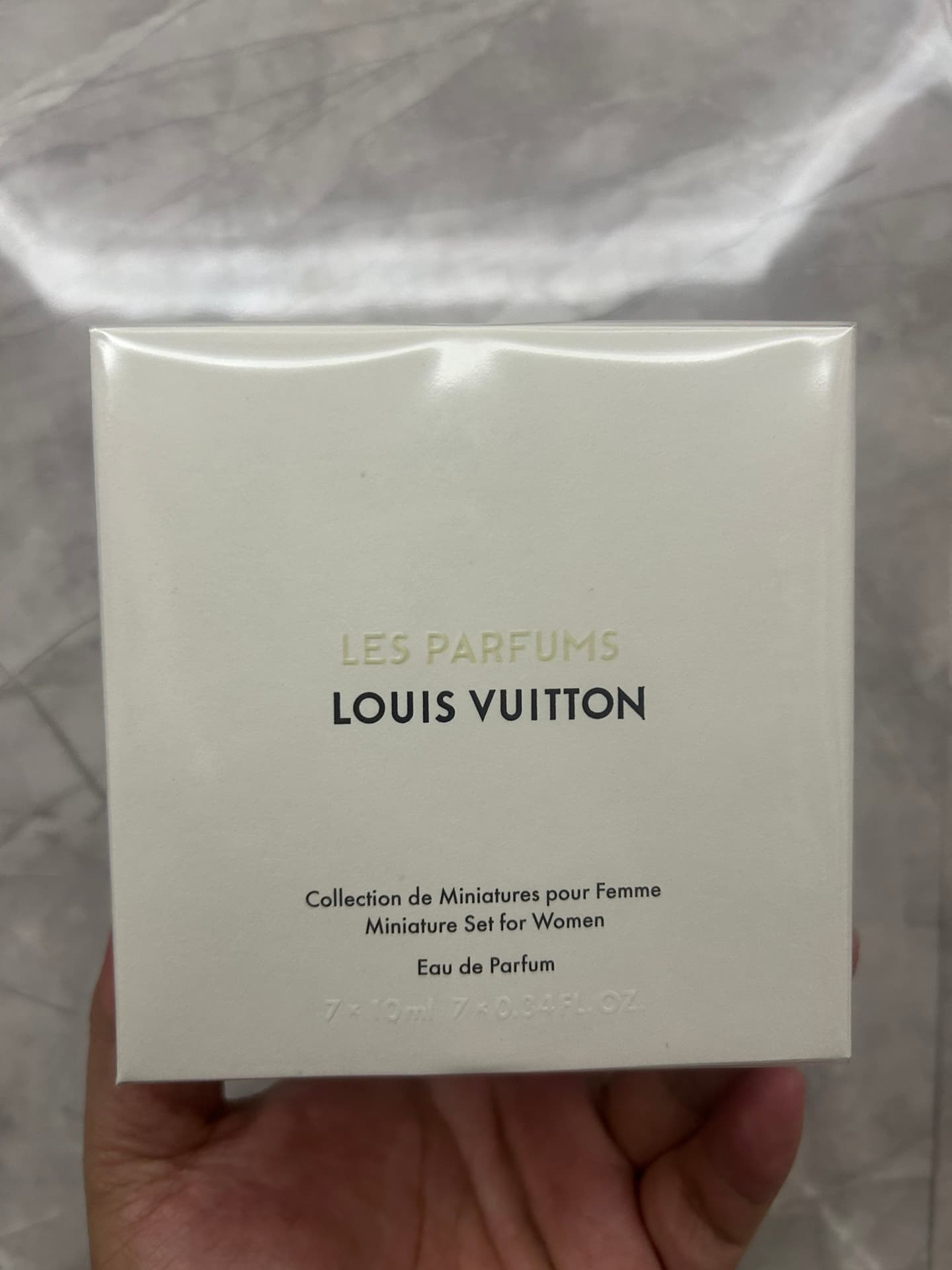 LV Dragon Ball perfume sample set (10ml x 7 pieces)! Includes: 10ml x 10. No spray nozzle, polished bottles. 10ml Rose des Vents, 10ml Etoile Filante, 10ml Ceur Battant, 10ml Attrape-Rêves, 10ml Matière Noire, 10ml Le Jour Se Lève, 10ml Heures d Absence